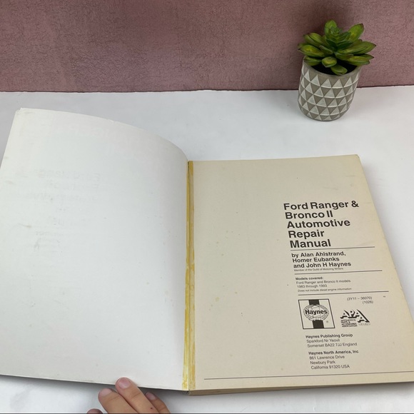 Haynes Ford Ranger Bronco Car Repair Manual - Picture 5 of 8